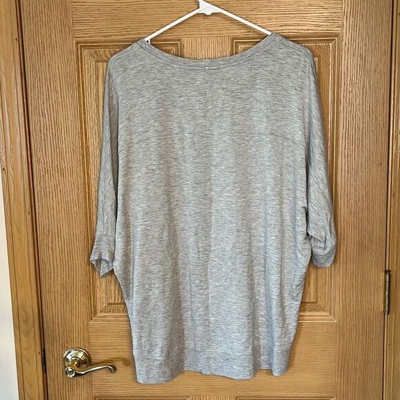 Cabi Center Stage Soft Gray Top Medium #5554 - Picture 3 of 5